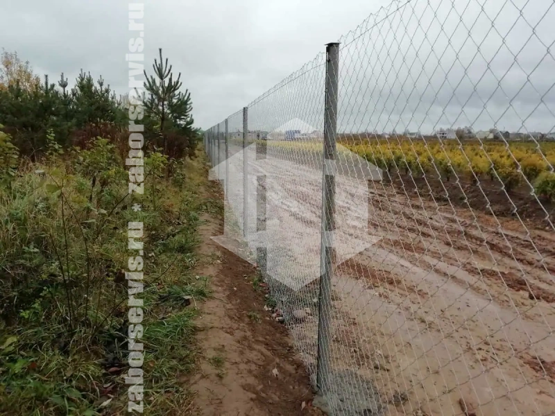 Забор из сетки рабицы в натяг с протяжкой арматуры 40 метров
